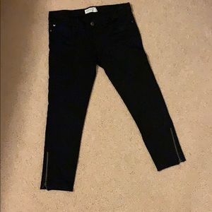 Cropped pants in Black